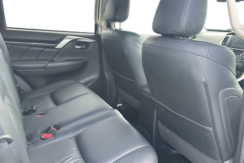 Mitsubishi Shogun Sport 2.4L 4 Silver #10