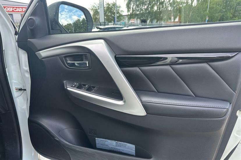 Mitsubishi Shogun Sport 2.4L 4 Silver #11