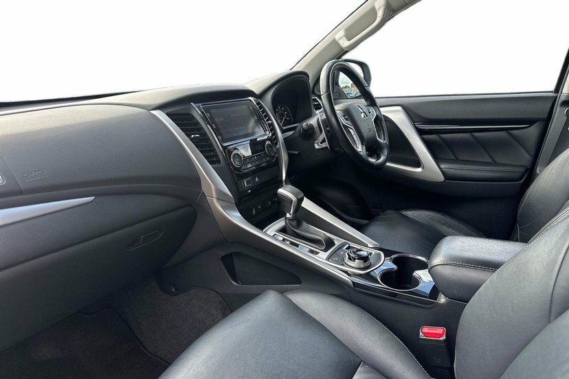 Mitsubishi Shogun Sport 2.4D 3 Suv 4Wd 181 Ps White #2