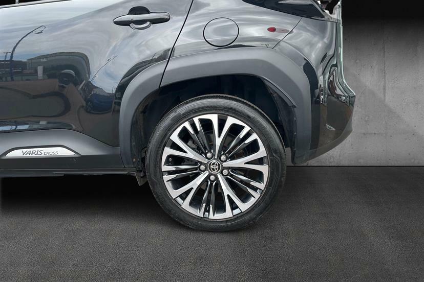 Toyota Yaris Cross 1.5 Hybrid Excel Cvt Black #4