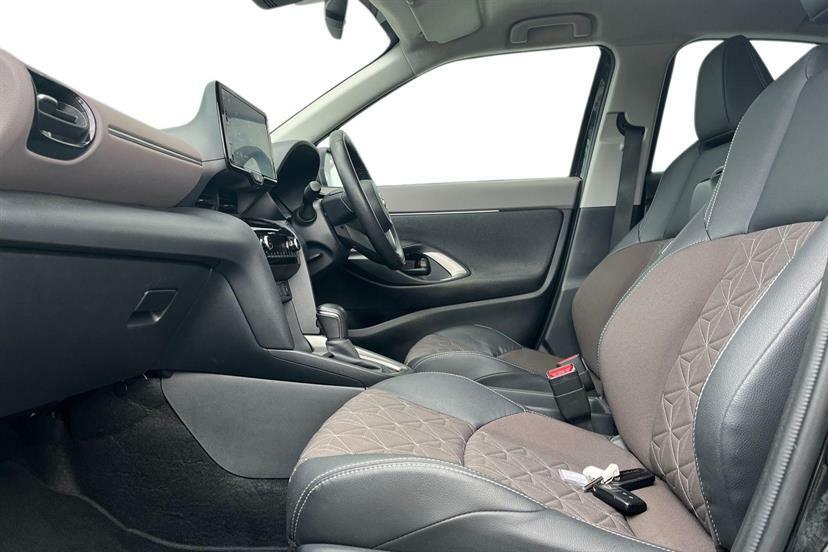Toyota Yaris Cross 1.5 Hybrid Excel Cvt Black #2