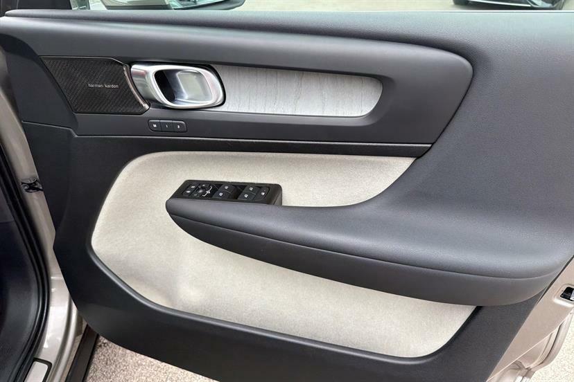 Volvo XC40 Recharge First Edition, P8 Awd Pure Black #11