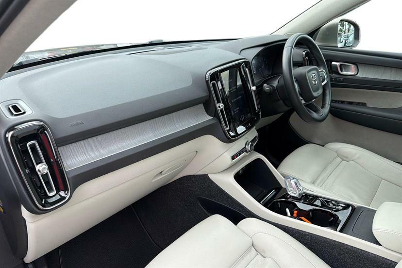 Volvo XC40 1.5 T3 163 Inscription Pro Geartronic Grey #2