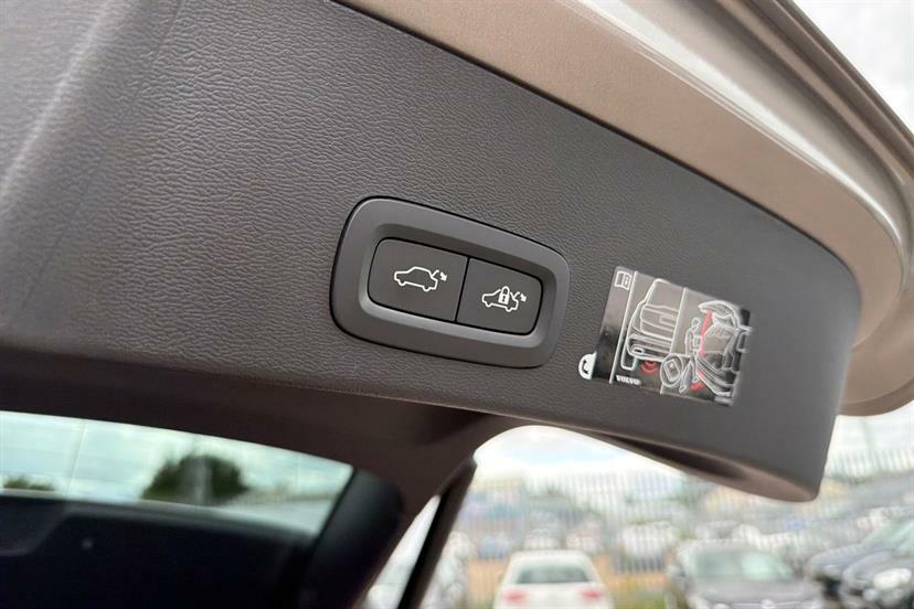 Volvo XC40 Recharge First Edition, P8 Awd Pure Black #17