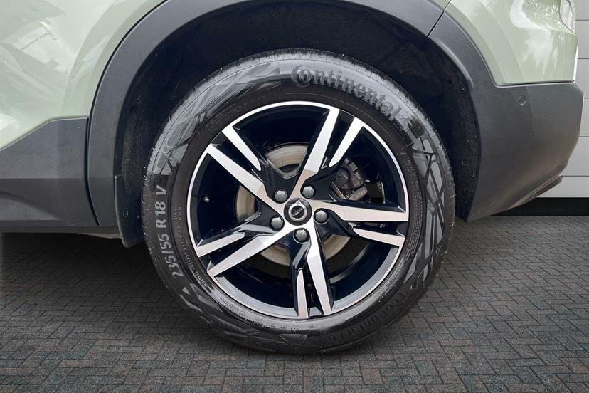 Volvo XC40 2.0 B3p Plus Dark Green #5