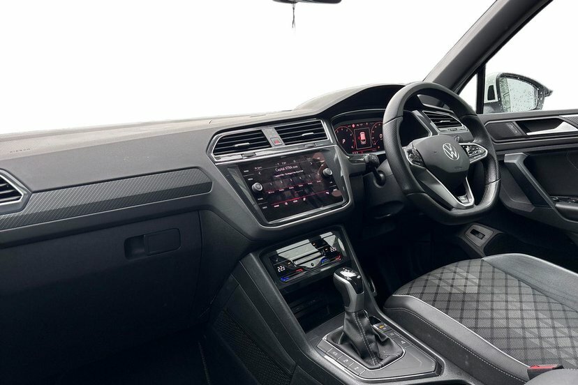 Volkswagen Tiguan 1.5 Tsi R-line Suv Dsg 150 Ps ET23KUW White #2