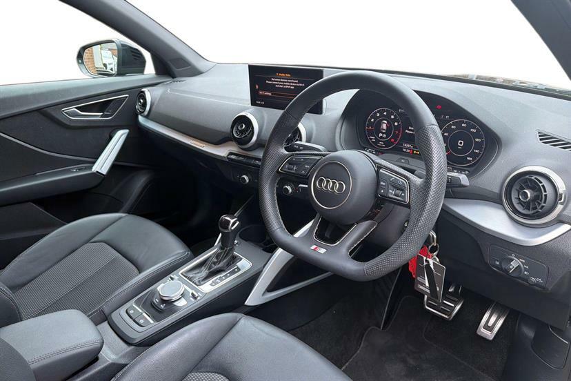 Audi Q2 35 Tfsi Black Edition S Tronic Tech Black #6