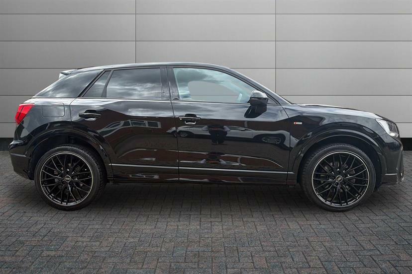 Audi Q2 35 Tfsi Black Edition S Tronic Tech Black #4