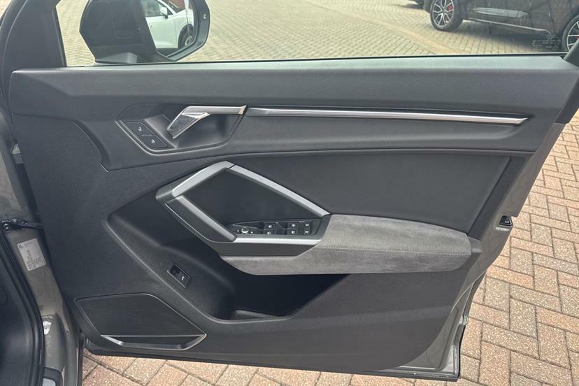 Audi Q3 35 Tfsi S Line S Tronic Black #26