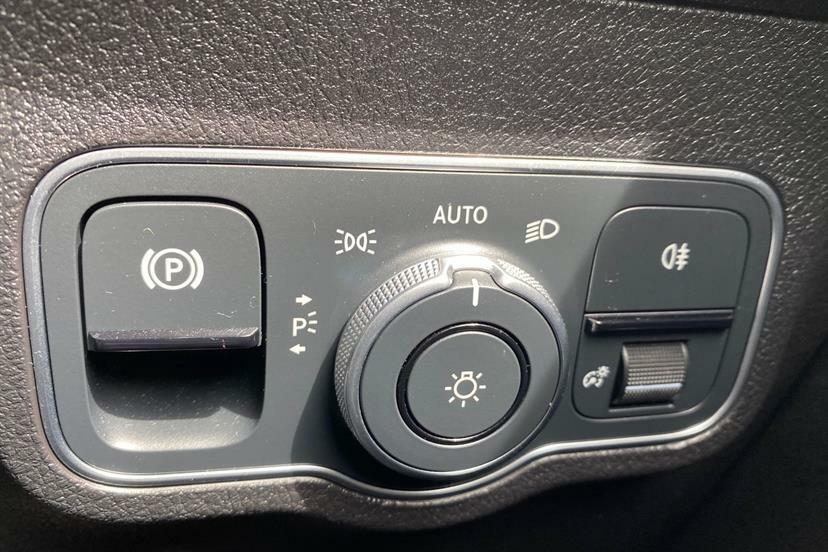 Mercedes-Benz GLB Class Glb 200D Amg Line 8G-tronic Silver #39