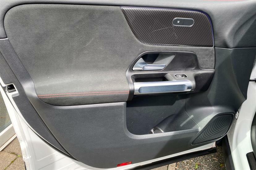 Mercedes-Benz GLB Class Glb 200D Amg Line 8G-tronic Silver #18