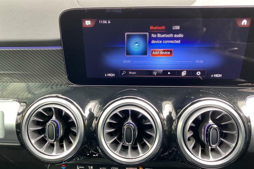 Mercedes-Benz GLB Class Glb 200D Amg Line 8G-tronic Silver #56
