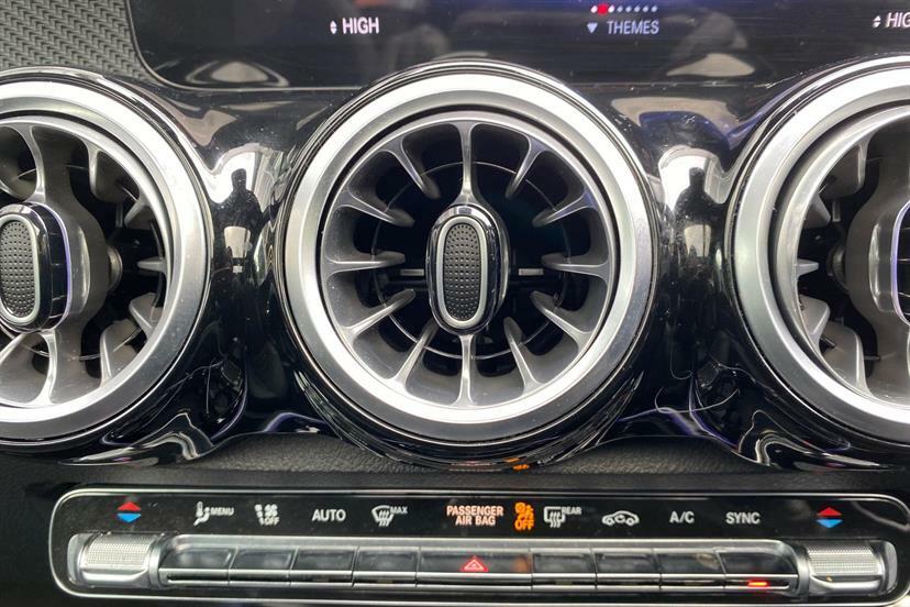 Mercedes-Benz GLB Class Glb 200D Amg Line 8G-tronic Silver #46
