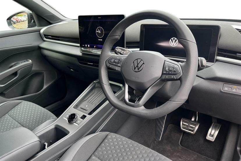 Volkswagen T-Roc 1.5 Tsi R-line Dsg Black #4