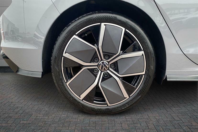 Volkswagen Golf 1.5 Etsi 150 Black Edition Dsg Grey #4