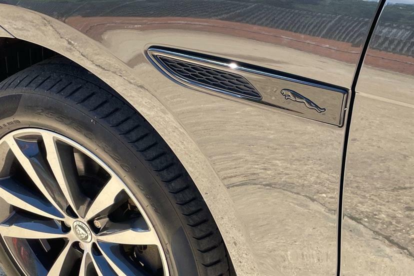 Jaguar F-Pace D200 R-dynamic Black Black #18
