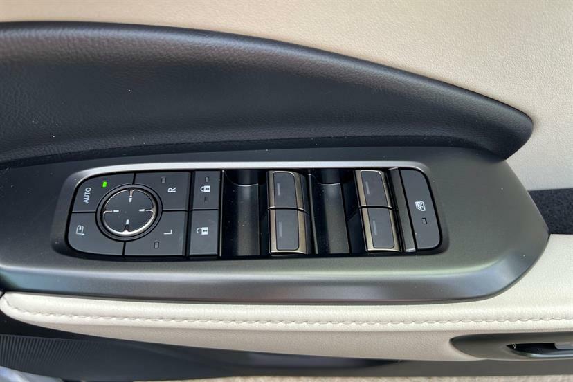 Lexus LBX 1.5 Premium Plus E-cvt Hatchback Blue #18