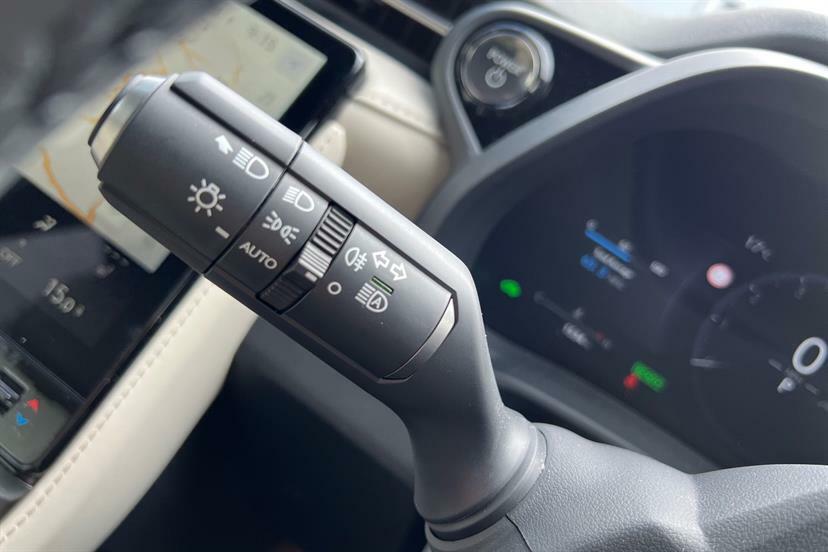 Lexus LBX 1.5 Premium Plus E-cvt Hatchback Blue #13