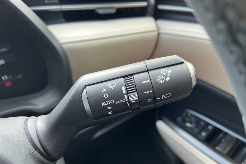Lexus LBX 1.5 Premium Plus E-cvt Hatchback Blue #14