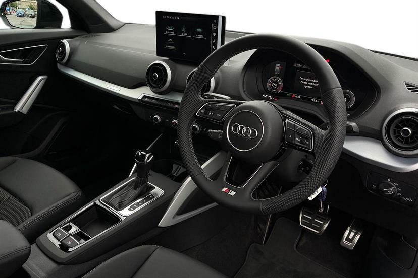 Audi Q2 35 Tfsi S Line S Tronic Cs Black #4