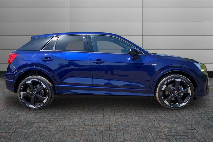 Audi Q2 35 Tfsi Black Edition S Tronic Tech Blue #4