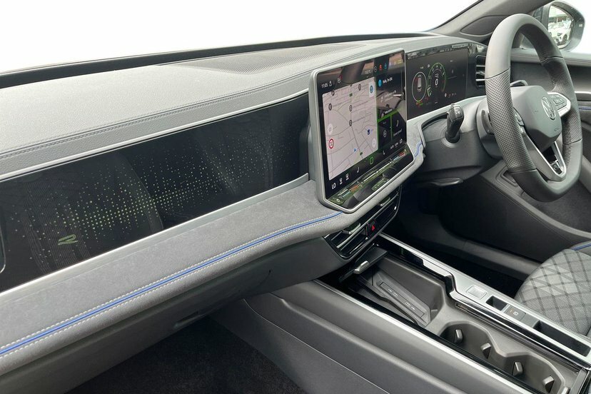 Volkswagen Passat 1.5 Etsi Mhev R-line Estate Hybrid Dsg Grey #2