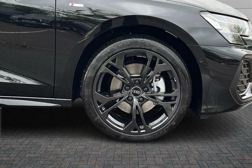 Audi A3 1.5 Tfsi E 204 Black Ed S Tronic Tech Pack Black #5
