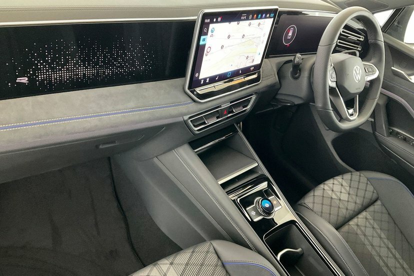 Volkswagen Tiguan 2.0 Tdi R-line Suv Dsg 150 Ps AO26WXH Grey #2