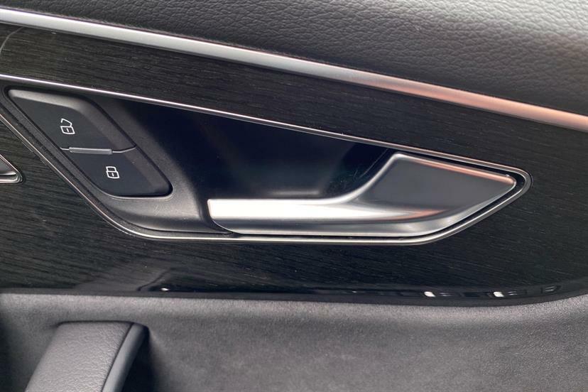 Audi Q8 Estate Black #39