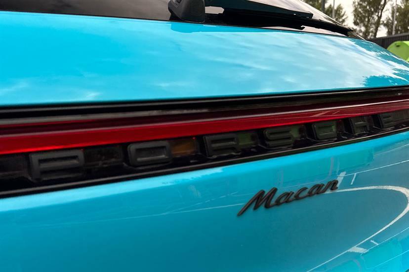 Porsche Macan Petrol Blue #17
