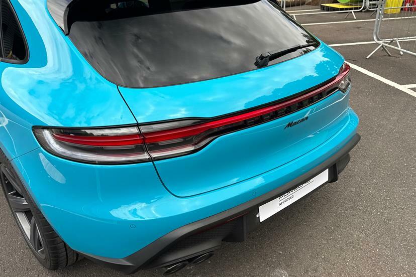Porsche Macan Petrol Blue #16
