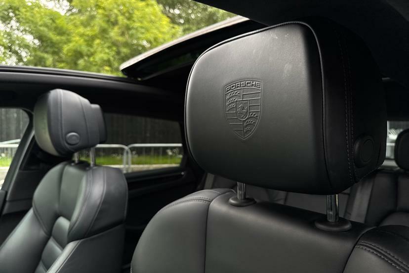 Porsche Macan Petrol Blue #11