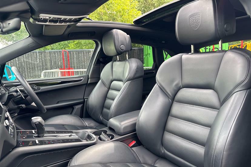 Porsche Macan Petrol Blue #10