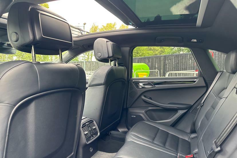 Porsche Macan Petrol Blue #20