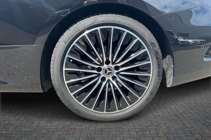 Mercedes-Benz CLE Class 300 4Matic Amg Line Premium 9G-tronic Black #4