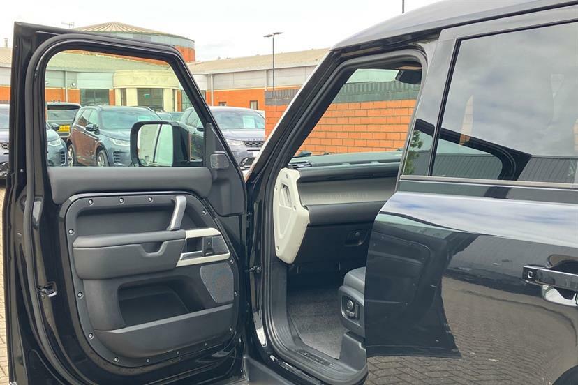 Land Rover Defender 110 D250 X-dynamic Se Black #25