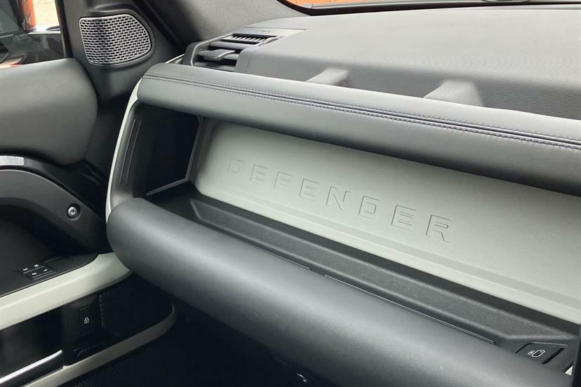 Land Rover Defender 110 D250 X-dynamic Se Black #44