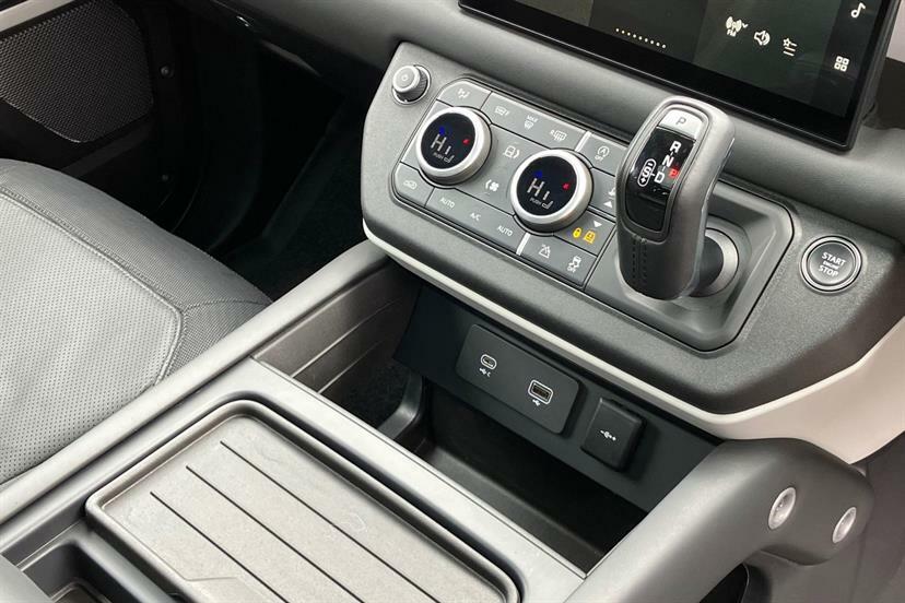 Land Rover Defender 110 D250 X-dynamic Se Black #9