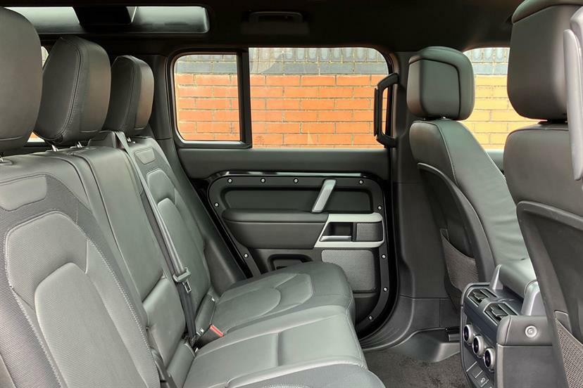 Land Rover Defender 110 D250 X-dynamic Se Black #23