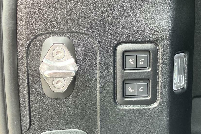 Land Rover Defender 110 D250 X-dynamic Se Black #33