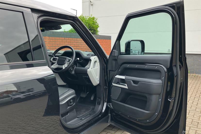 Land Rover Defender 110 D250 X-dynamic Se Black #17