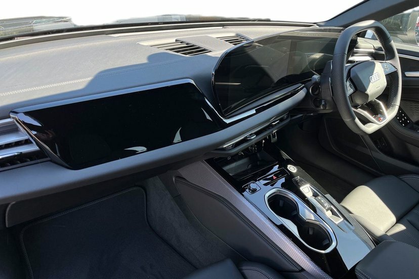 Audi A6 Avant 2.0 E-hybrid 25.9Kwh S Line Estate Plug Black #2