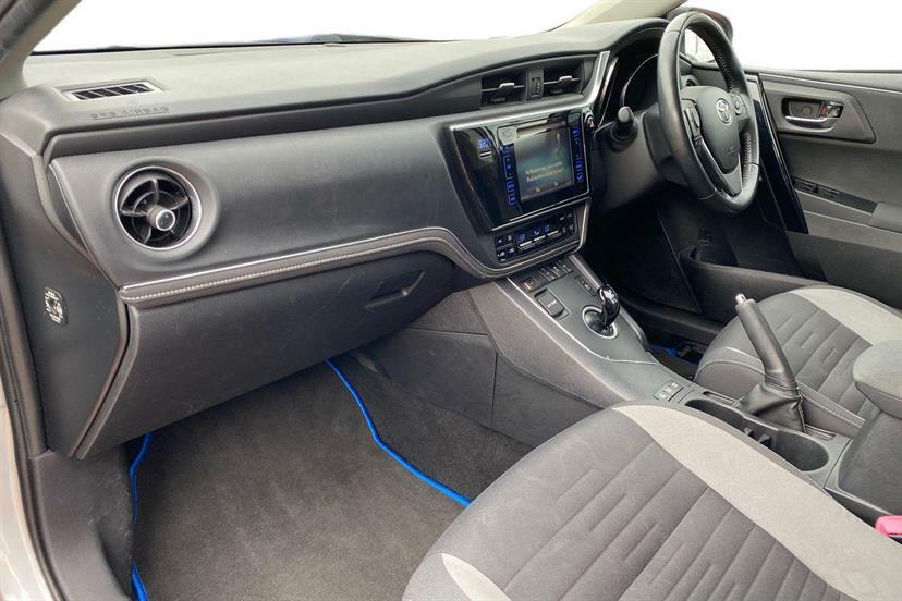 Toyota Auris Excel Blue #10