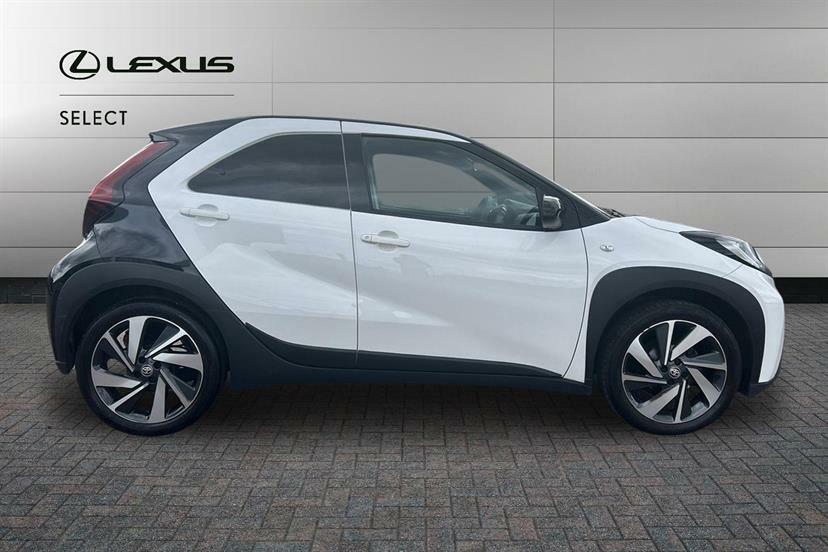 Toyota Aygo X 1.0 Vvt-i Edge Black #4