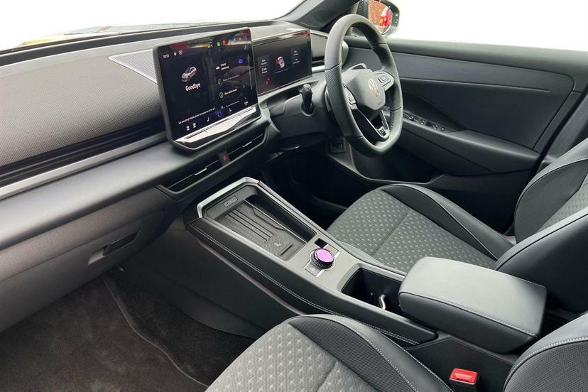 Volkswagen T-Roc 1.5 Etsi 150 R-line Dsg Black #2