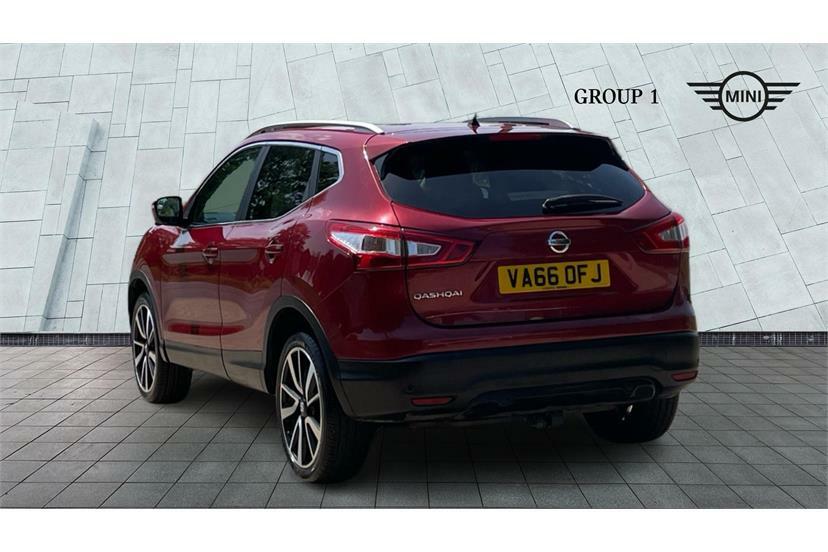 Nissan Qashqai 1.6 Dci Tekna Xtronic Red #2