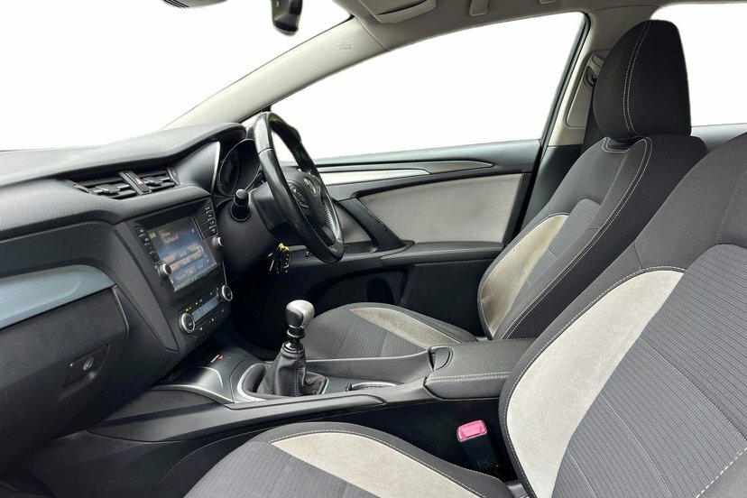 Toyota Avensis 1.6 D-4d Business Edition Touring Sports Diese FL17YPR Black #2