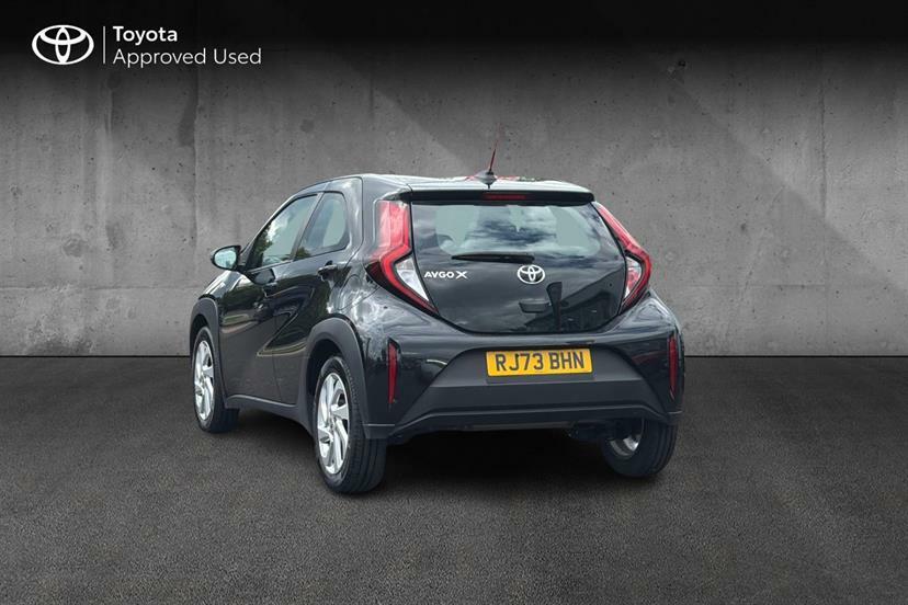 Toyota Aygo X 1.0 Vvt-i Pure Black #4