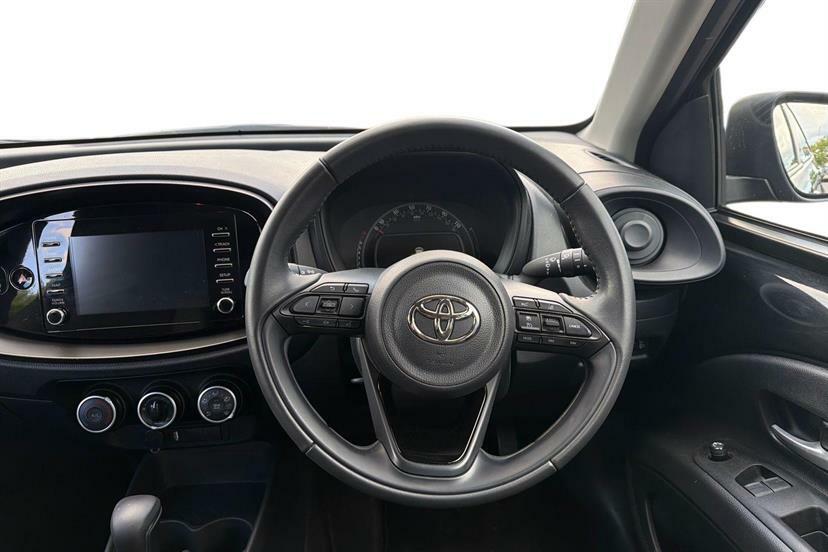 Toyota Aygo X 1.0 Vvt-i Pure Black #6