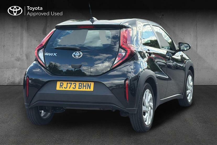 Toyota Aygo X 1.0 Vvt-i Pure Black #2